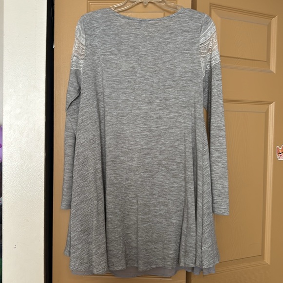 Umgee USA grey lacy long sleeve - Picture 4 of 5